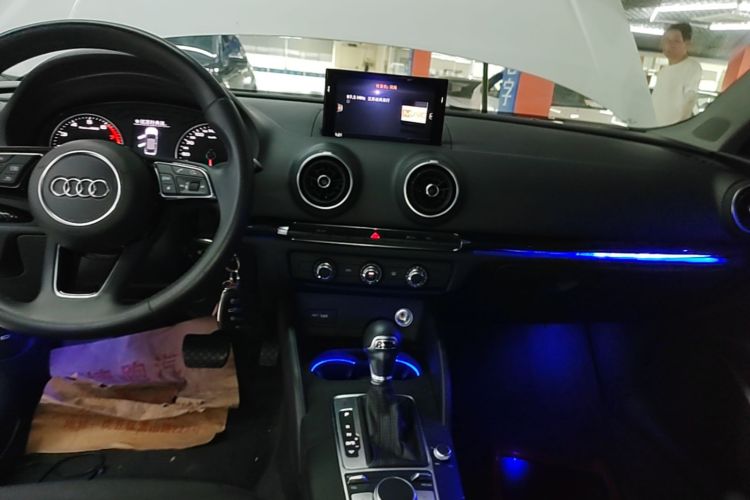 Audi A3 2019 car image #13
