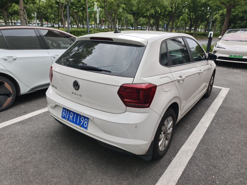 Volkswagen Polo 2021 car image #2