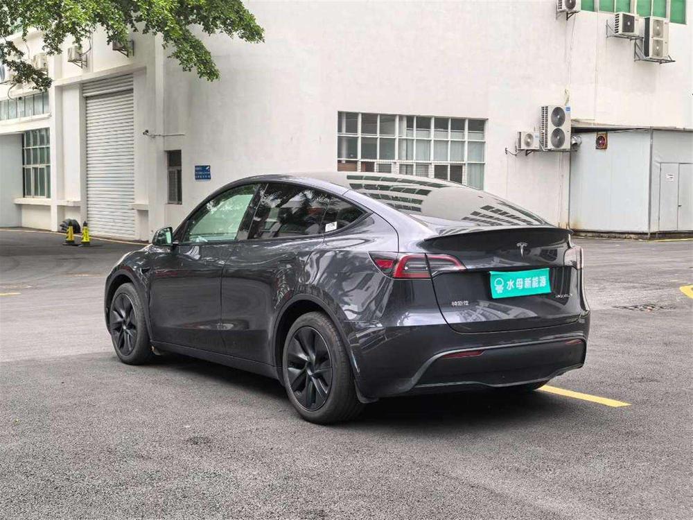 Tesla Model Y 2024 #5 Tesla Model Y 2024 car image #5