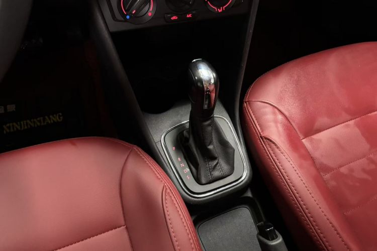 Volkswagen Polo 2019 car image #14
