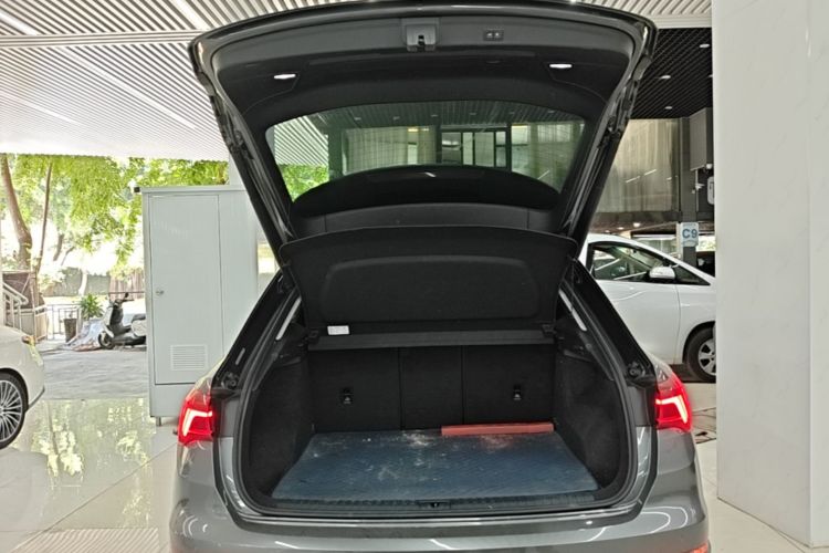 Audi Q3 2020 car image #21