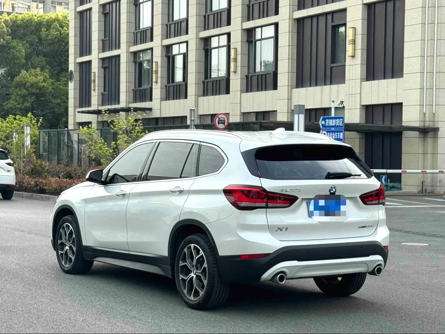 2022 immagine di auto #3