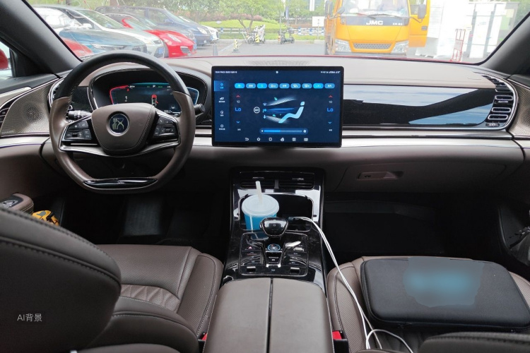 BYD Han 2023 immagine di auto #11