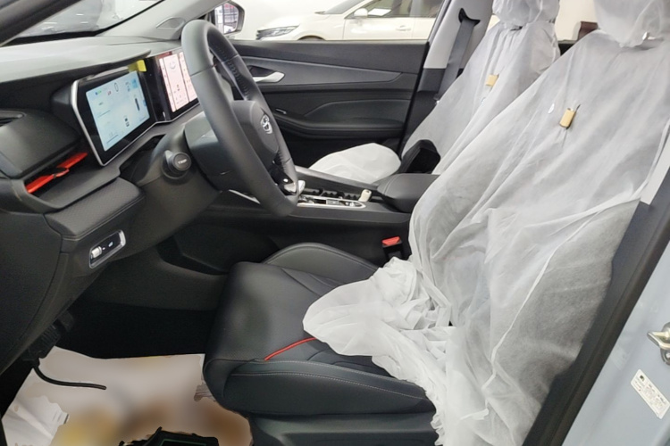 GEELY Binray 2026 car image #19