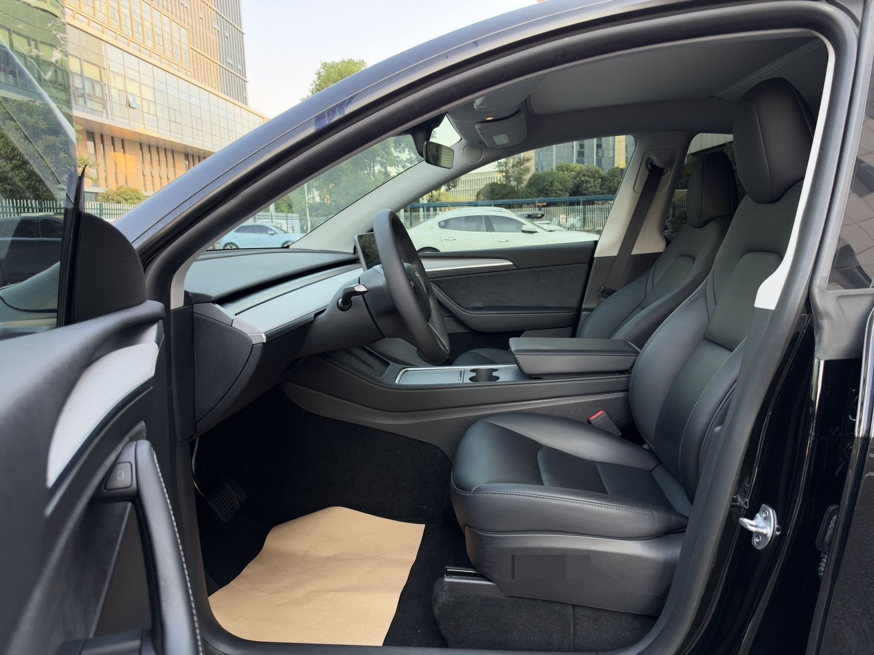 Tesla Model Y 2023 car image #6