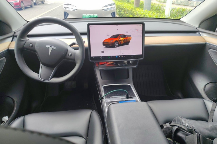 Tesla Model Y 2023 #12 Tesla Model Y 2023 car image #12