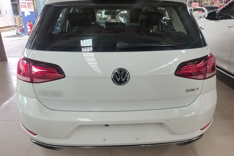 Volkswagen Golf 2018 car image #6