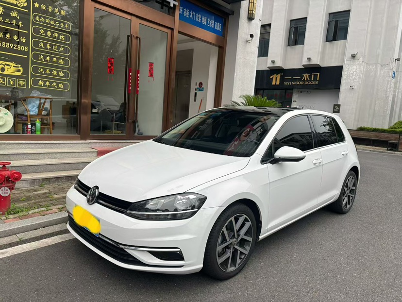 Volkswagen Golf 2020 car image 