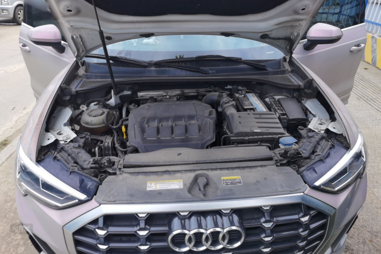 Audi Q3 2020 car image #22
