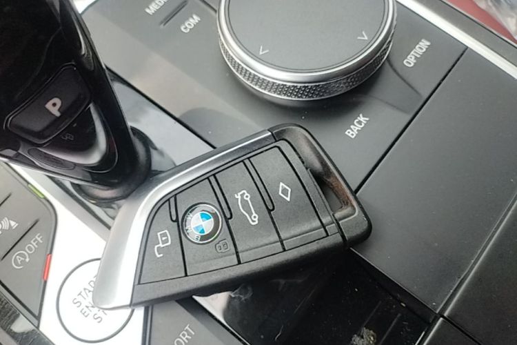 BMW 3 Series 2022 #9 BMW 3 Series 2022 car image #9