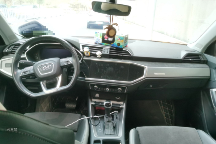 Audi Q3 2020 car image #11