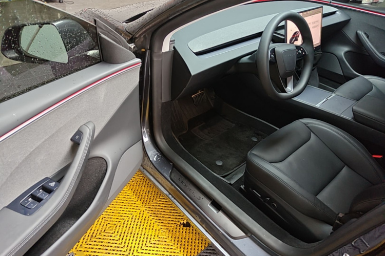 Tesla Model 3 2025 car image #12
