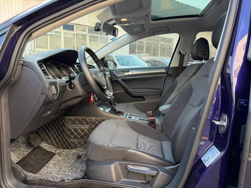Volkswagen Golf 2018 car image #4