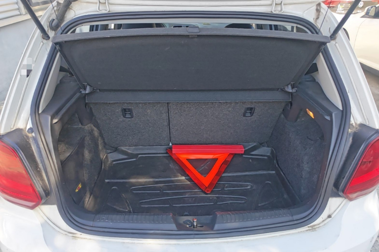 Volkswagen Polo 2015 car image #19