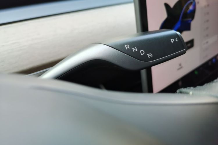 Tesla Model 3 2020 car image #14