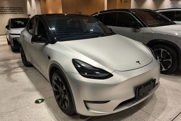Tesla Model Y 2021 #4 Tesla Model Y 2021 car image #4