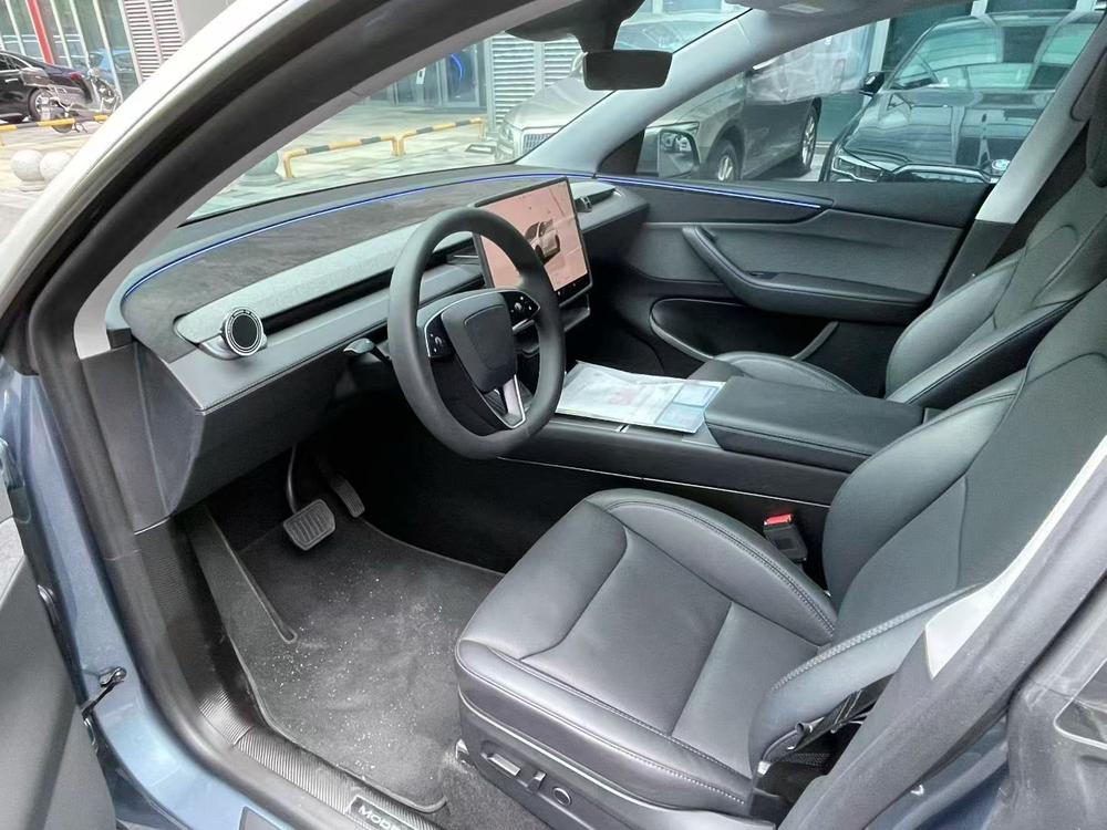 Tesla Model Y 2025 car image #8