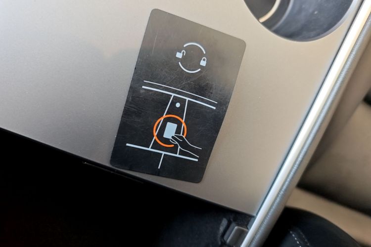 Tesla Model 3 2023 car image #9