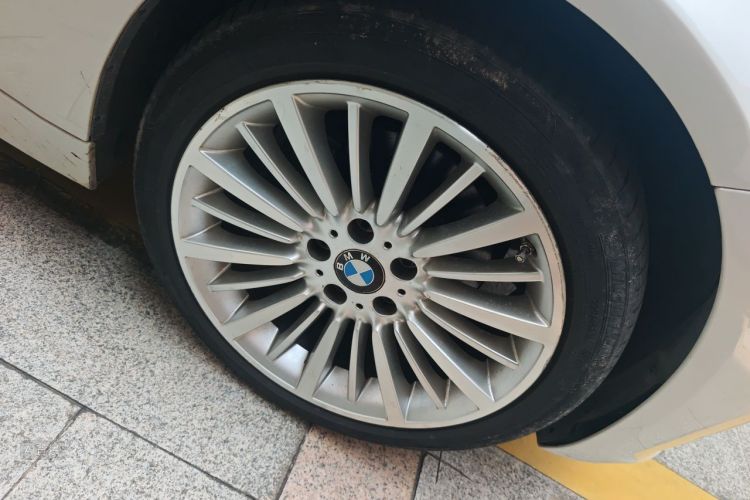 BMW 3 Series 2018 car image #9