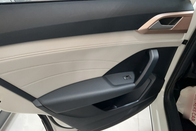 Volkswagen Tharu 2024 car image #16