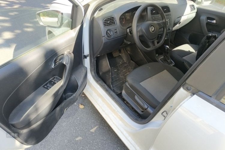Volkswagen Polo 2019 car image #18