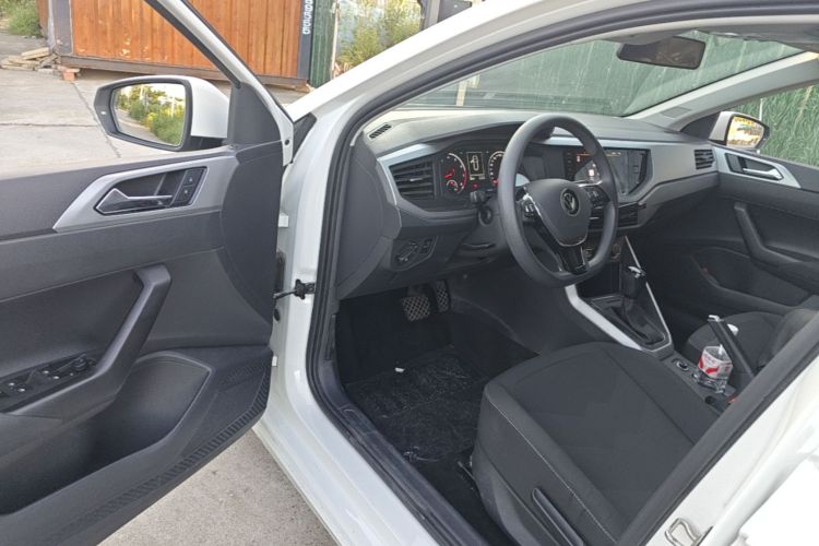 Volkswagen Polo 2021 car image #16