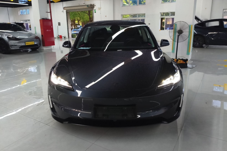 Tesla Model 3 2025 car image #3