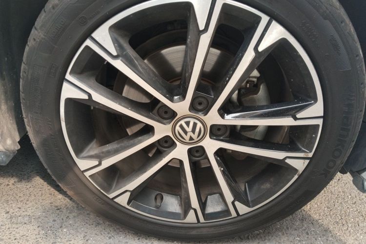 Volkswagen Golf 2020 car image #9