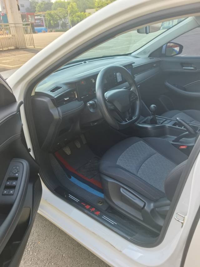 Roewe i5 2025 #4 Roewe i5 2025 car image #4