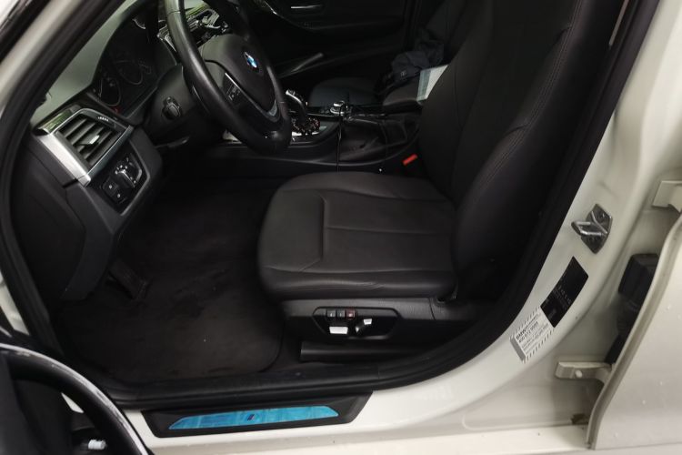 BMW 3 Series 2017 car image #19