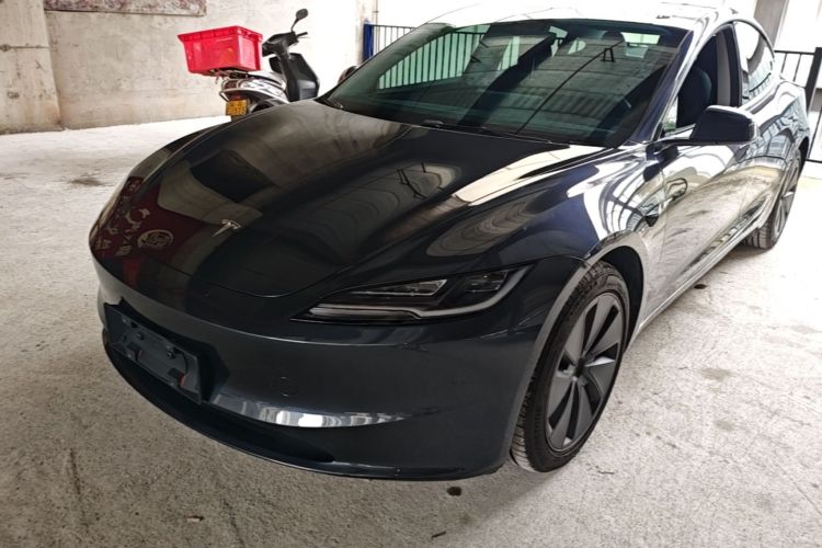 Tesla Model 3 2025 car image #2