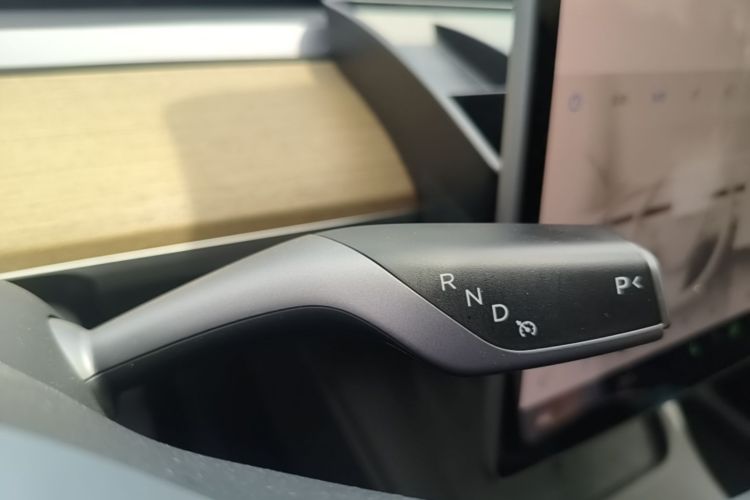 Tesla Model Y 2023 car image #14