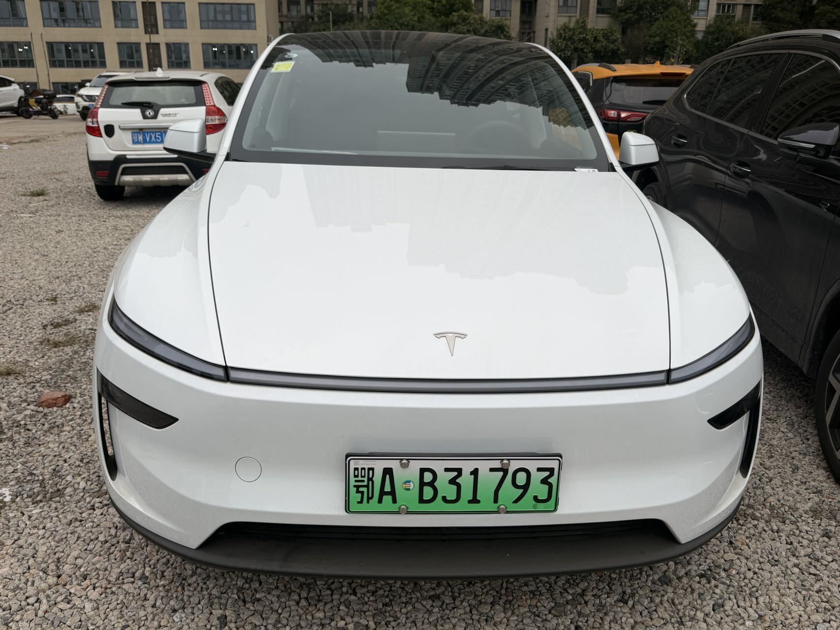 Tesla Model Y 2025 #2 Tesla Model Y 2025 صورة سيارة #2