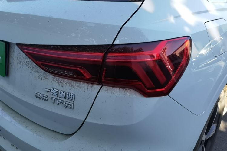 Audi Q3 2025 car image #8