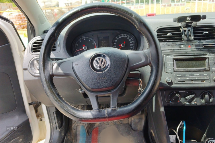 Volkswagen Polo 2016 car image #12