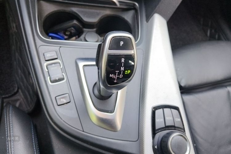 BMW 3 Series 2019 #16 BMW 3 Series 2019 car image #16