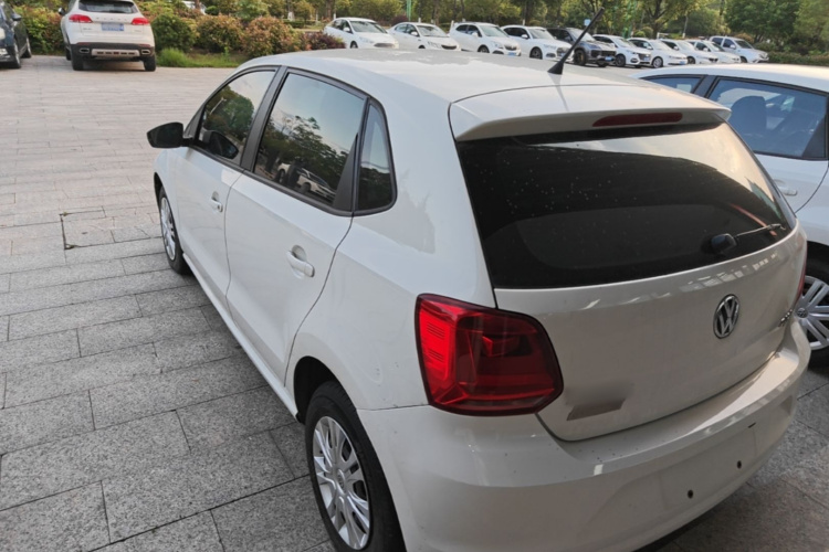 Volkswagen Polo 2019 car image #5