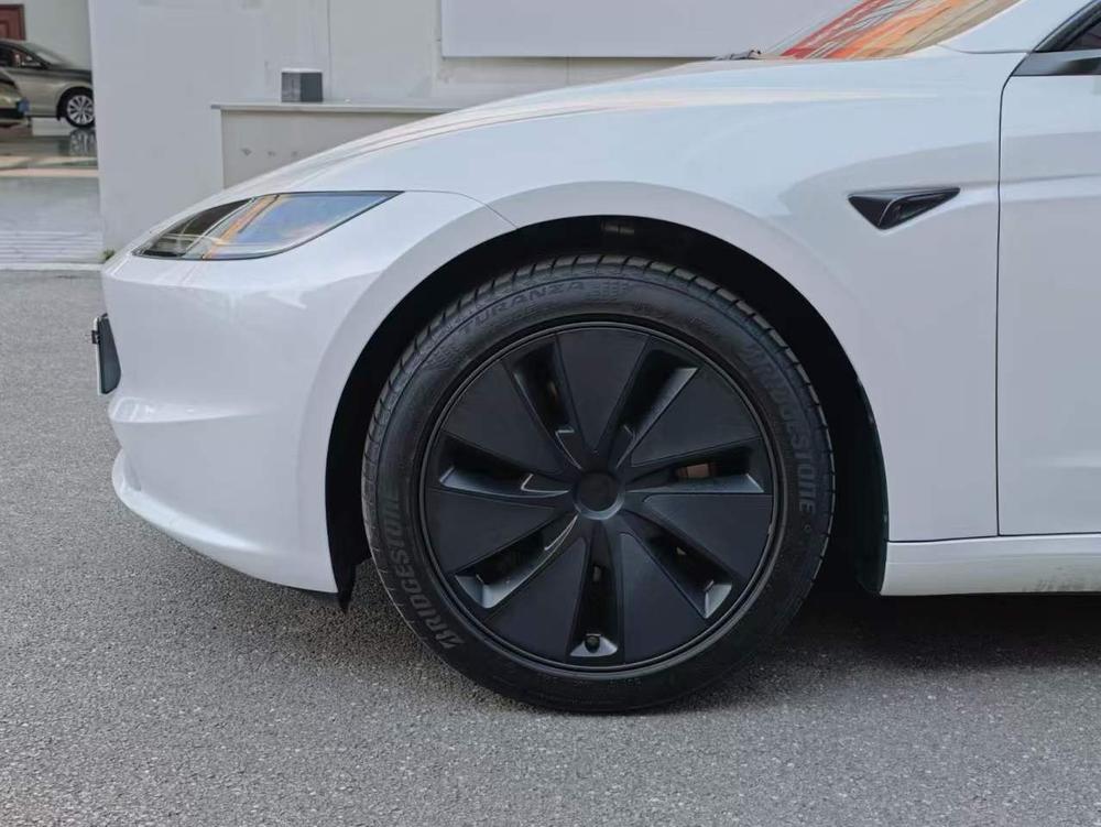 Tesla Model 3 2025 immagine di auto #10