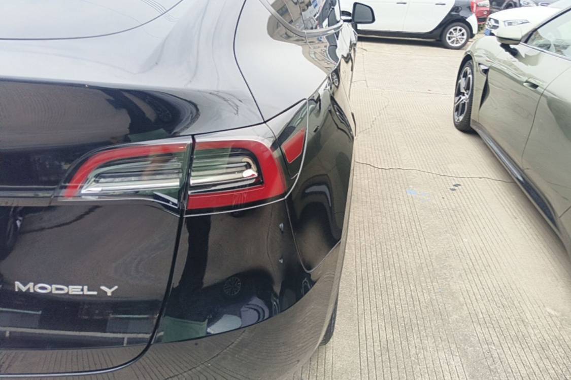Tesla Model Y 2024 صورة سيارة #7