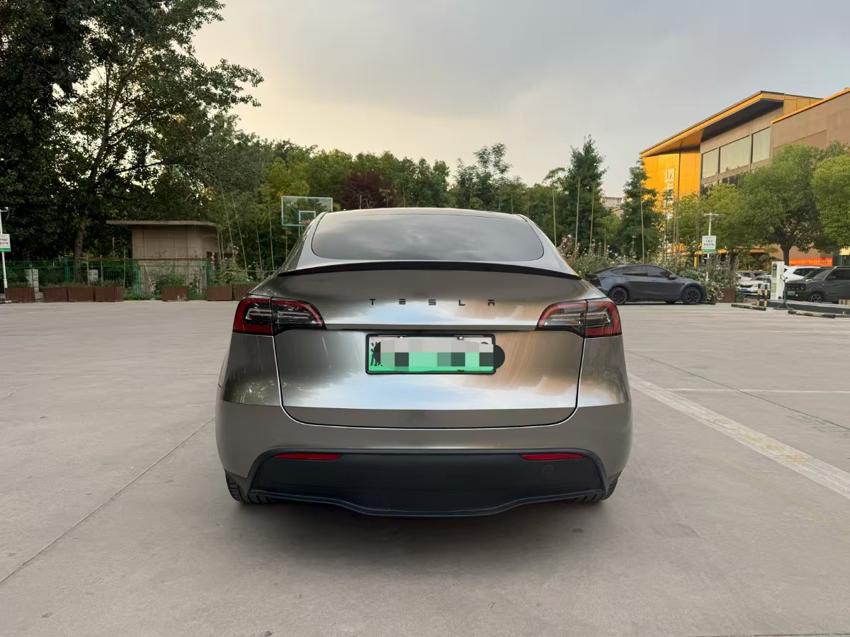 Tesla Model Y 2022 #5 Tesla Model Y 2022 car image #5