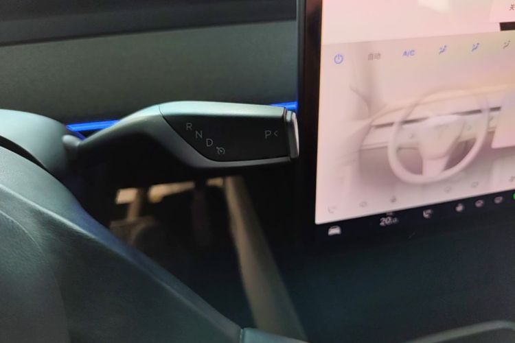 Tesla Model Y 2023 #14 Tesla Model Y 2023 car image #14