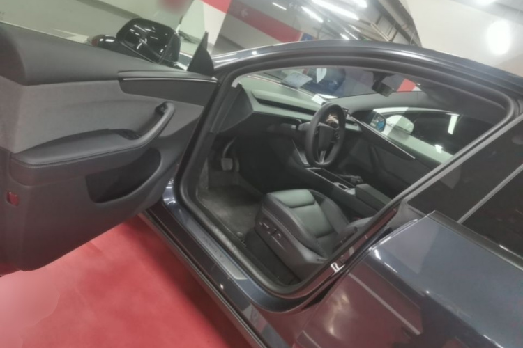 Tesla Model Y 2025 #16 Tesla Model Y 2025 car image #16