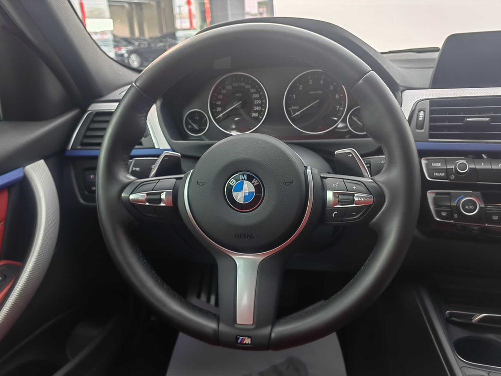 BMW 3 Series 2019 car image #14
