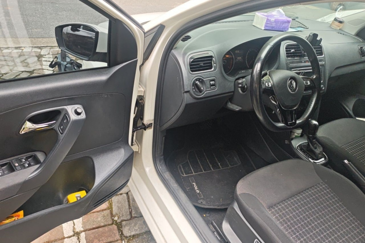 Volkswagen Polo 2017 car image #9