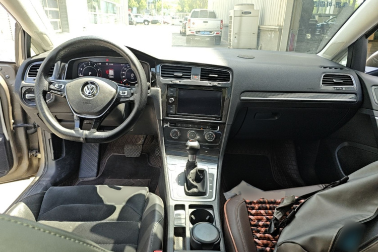 Volkswagen Golf 2019 #10 Volkswagen Golf 2019 car image #10