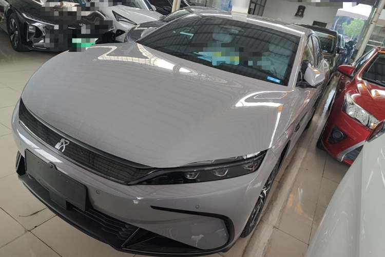 BYD Han 2025 car image #2