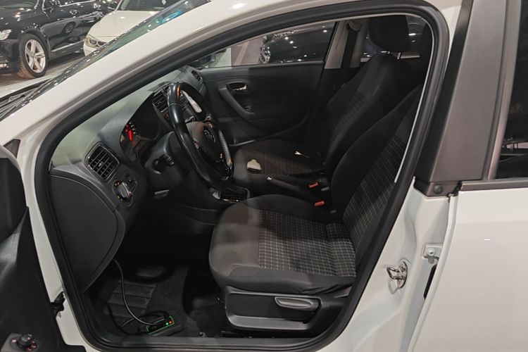 Volkswagen Polo 2019 car image #16