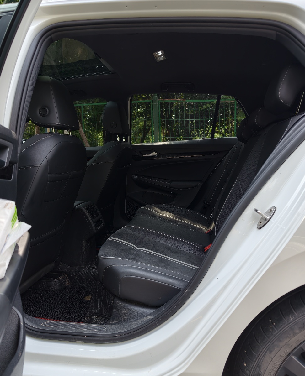 Volkswagen Golf 2022 car image #8