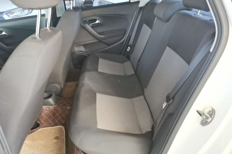 Volkswagen Polo 2017 car image #17