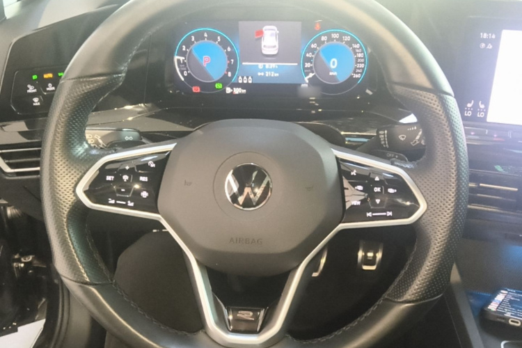 Volkswagen Golf 2021 car image #11